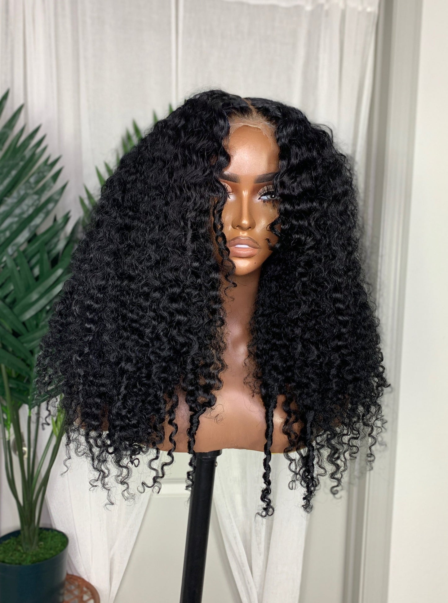 Mia (Jet Black)
