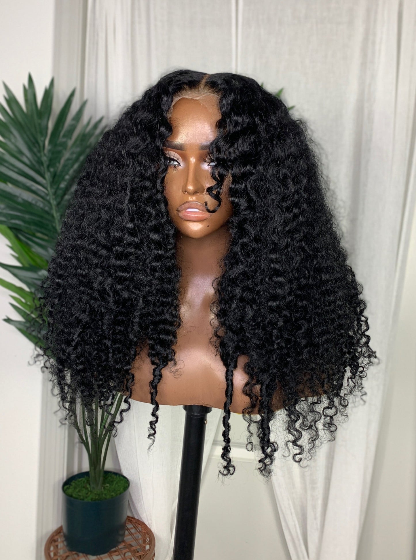 Mia (Jet Black)