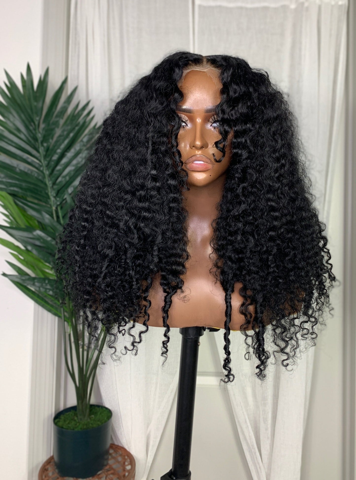 Mia (Jet Black)